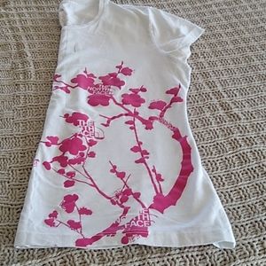 Women's North face t-shirt